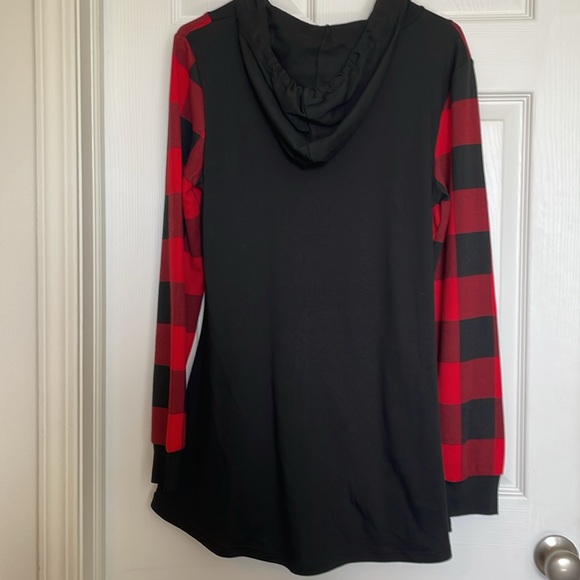 NWT. Valolia red and black tunic top - Picture 4 of 4
